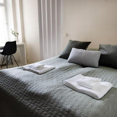 2Ndhomes City Center 2Br Apartment With Balcony And Sauna By Kaisaniemi Park Helsingfors Exteriör bild
