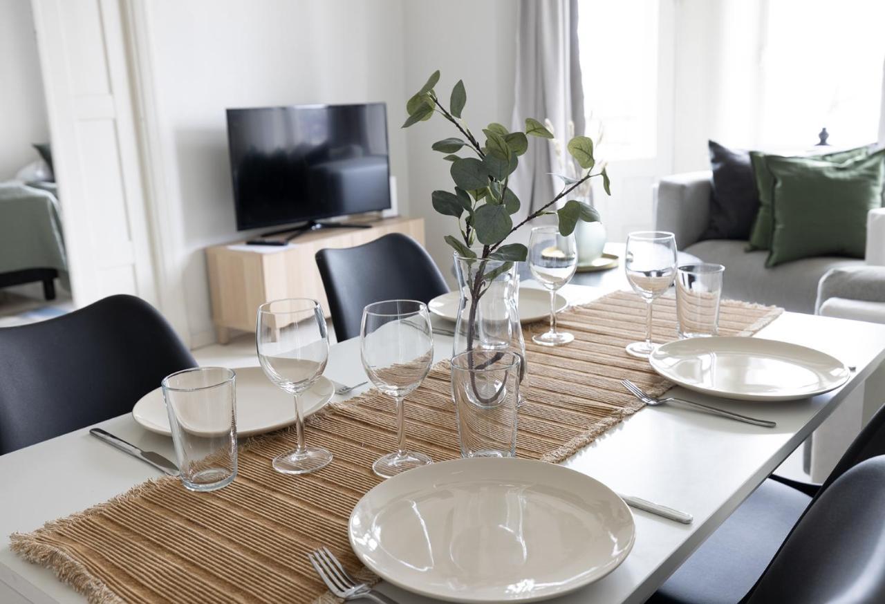 2Ndhomes City Center 2Br Apartment With Balcony And Sauna By Kaisaniemi Park Helsingfors Exteriör bild